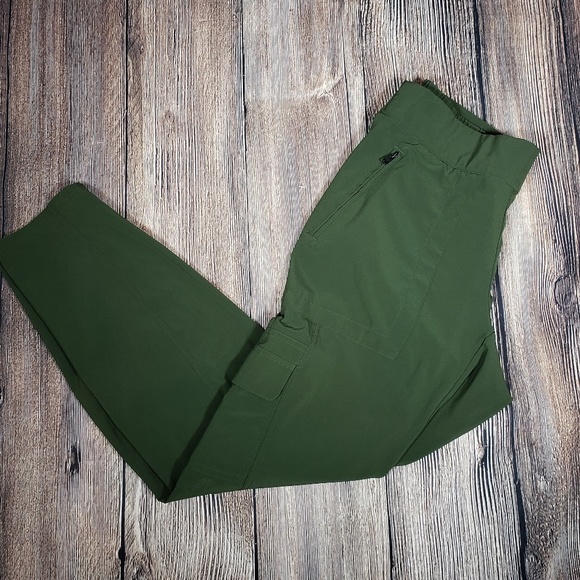 Athleta Pants - Athleta Chelsea Cargo size 8 olive green